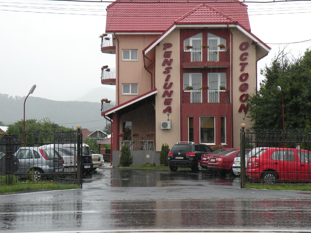 Pensiunea Octogon Piatra Neamt Exterior photo